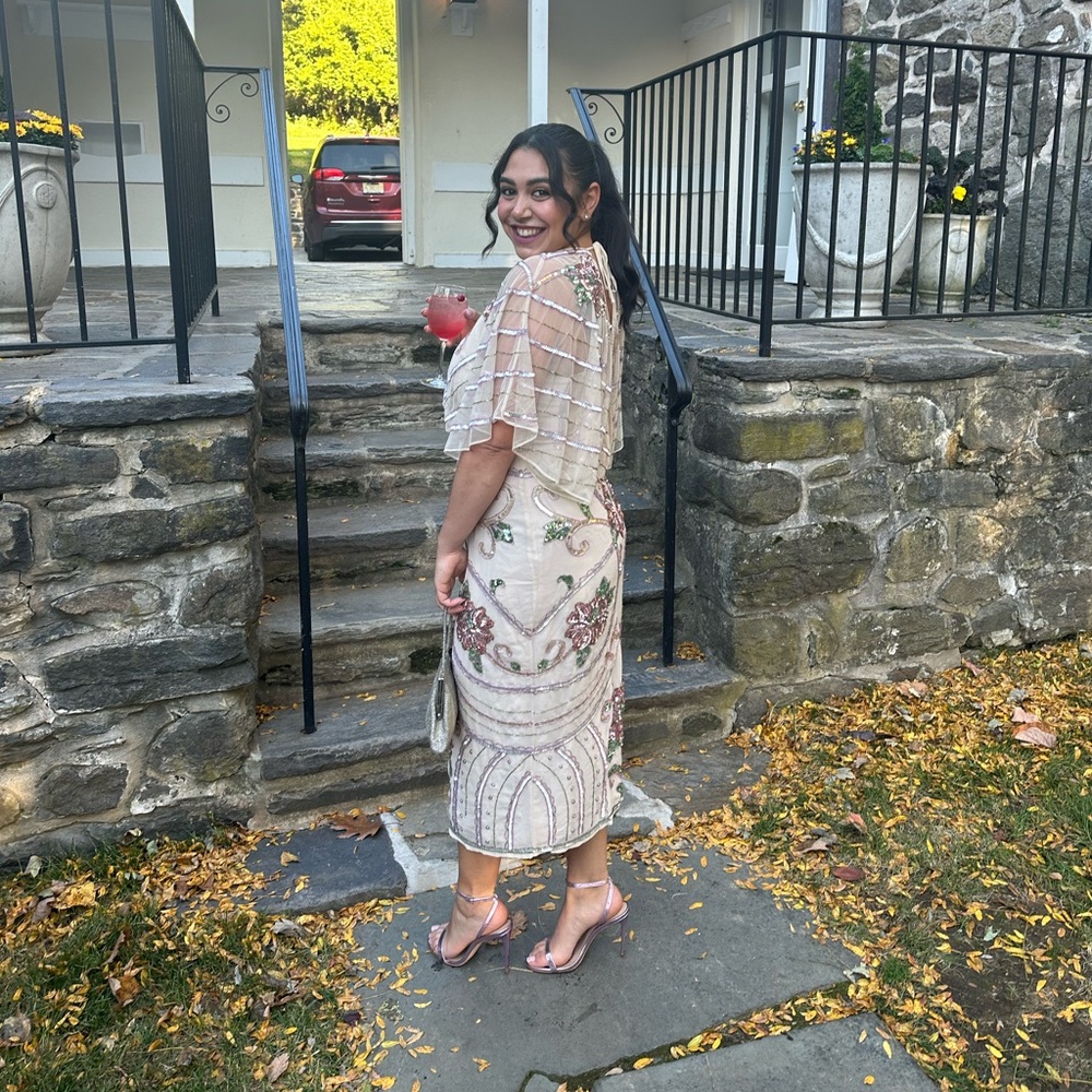 Elegant Beaded Dress with Floral Design - Picture 2 of 7